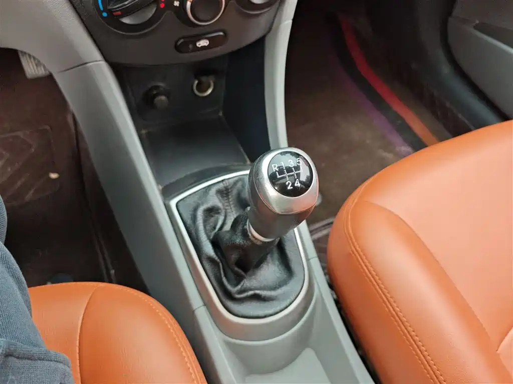 Hyundai Verna 2014 1.4L Manual Top TOP фото 14
