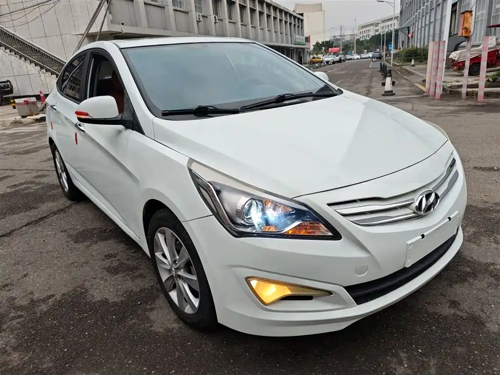 Hyundai Verna 2014 1.4L Manual Top TOP фото 4