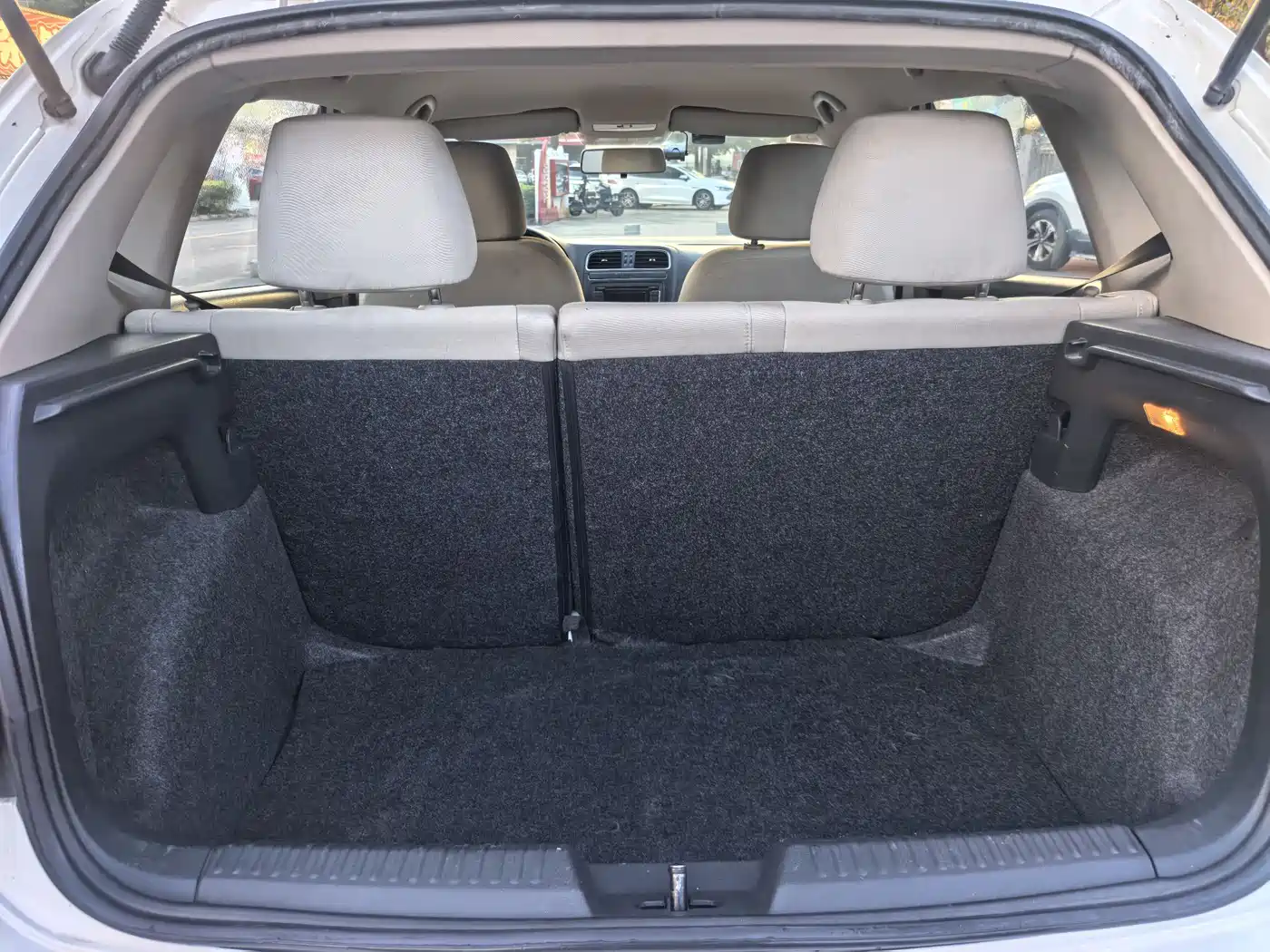 Volkswagen Polo 2013 1.6L Automatic Comfort Edition фото 7