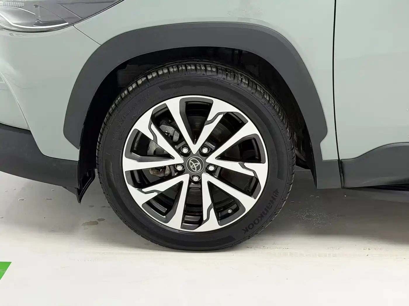 Toyota Corolla Cross 2023 2.0L Premium Edition фото 8