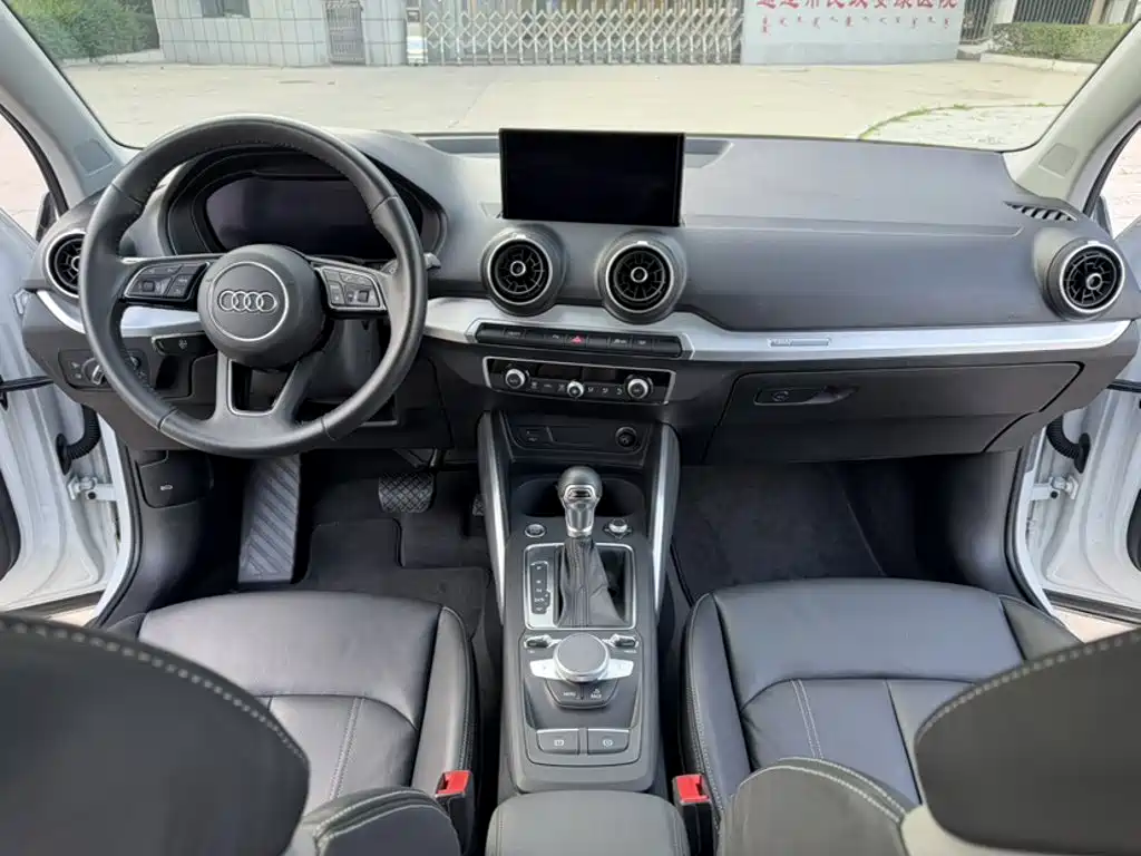 Фото 10 - Audi Q2L