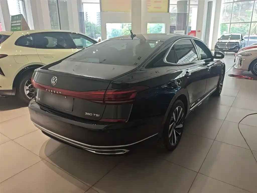 Volkswagen Passat 2025 Outstanding 380TSI Dragon Glory Edition фото 7