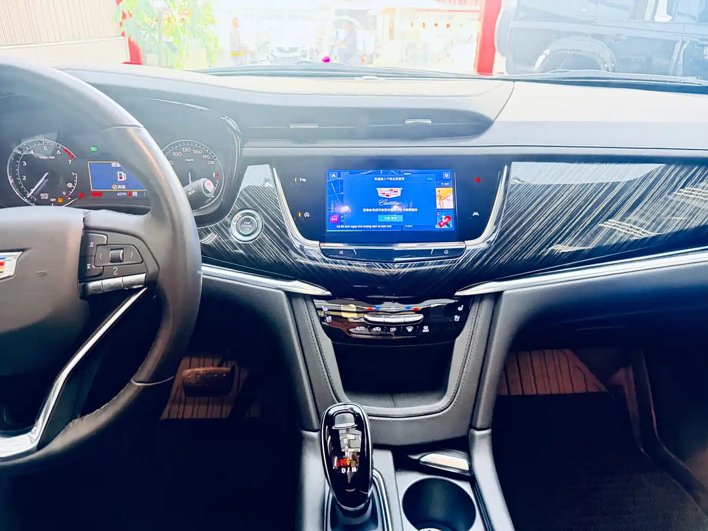 CADILLAC XT6