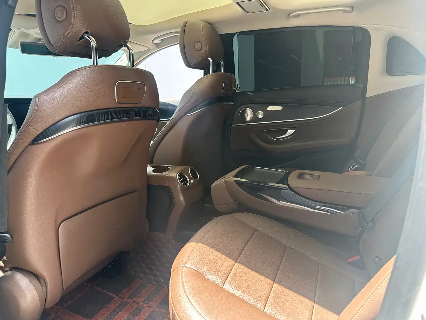 Mercedes-Benz E-Class 2017 E 300 L Sport Luxury фото 13