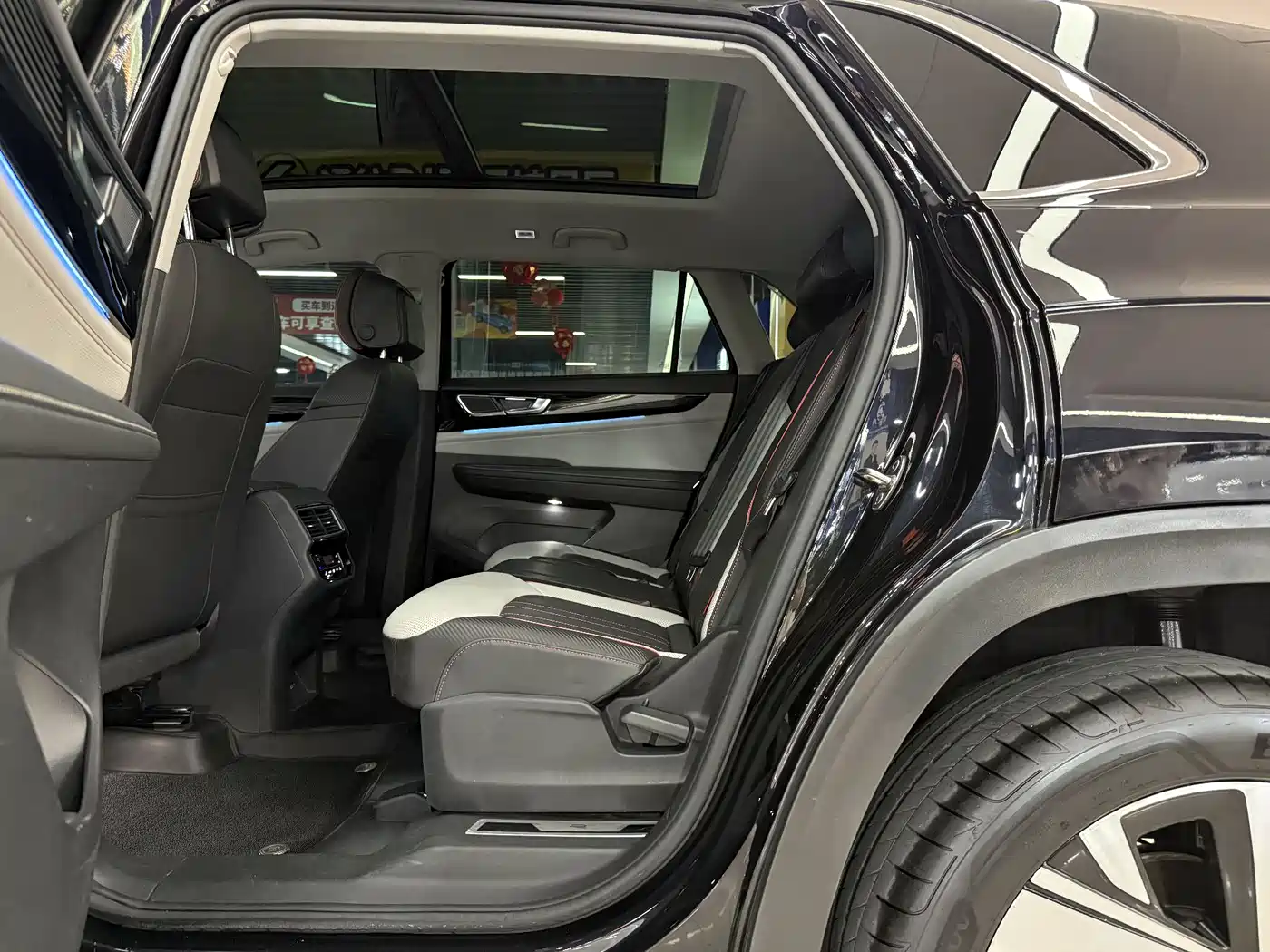 Volkswagen Teramont 2024 Teramont X 380TSI 4WD Premium Luxury Edition фото 4