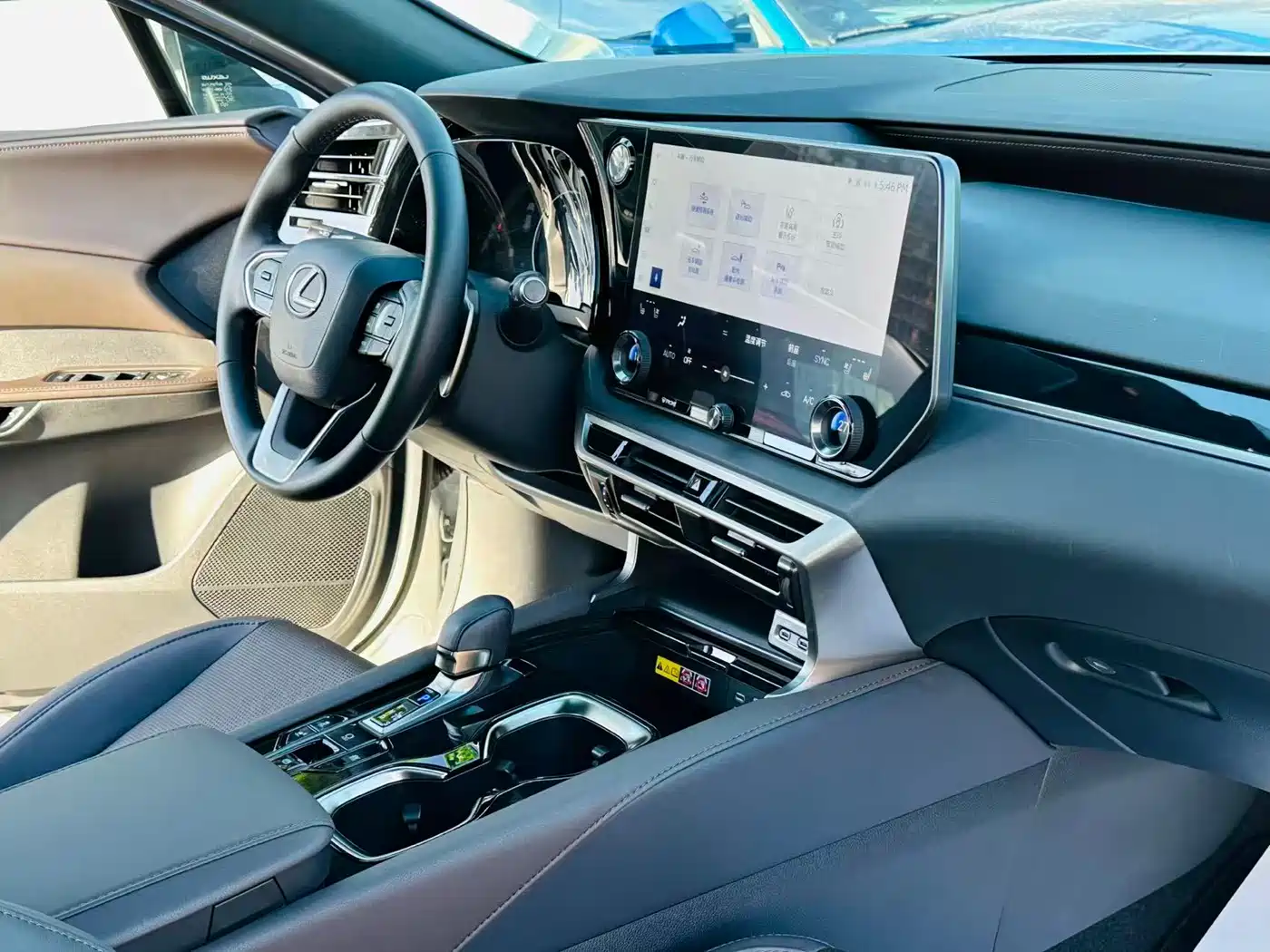 Lexus RX 2023 350h 4WD Pure Edition фото 22