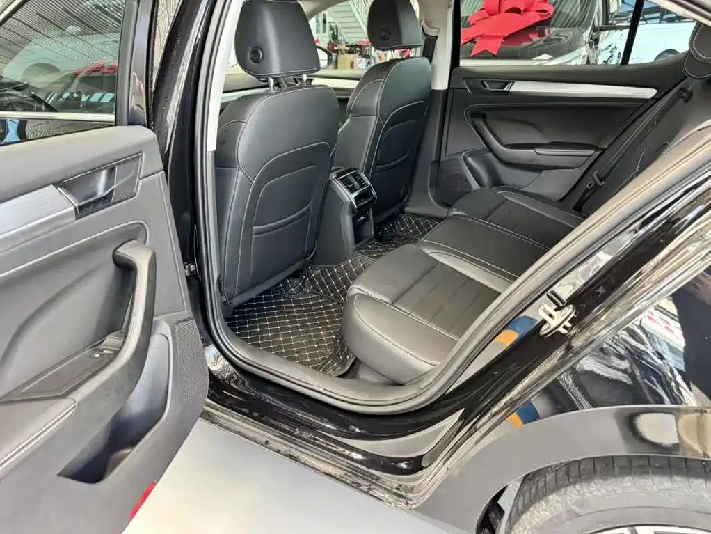 Photo 7 - Škoda Superb