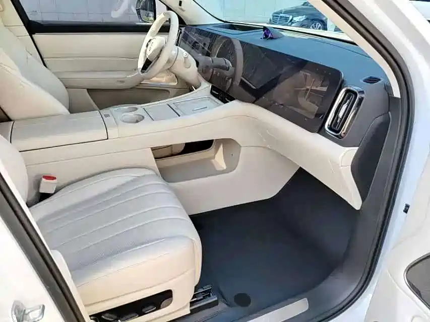 Aito AITO M8 2025 2025 Model Extended Range Max+ Edition 53.4kWh 6-Seater