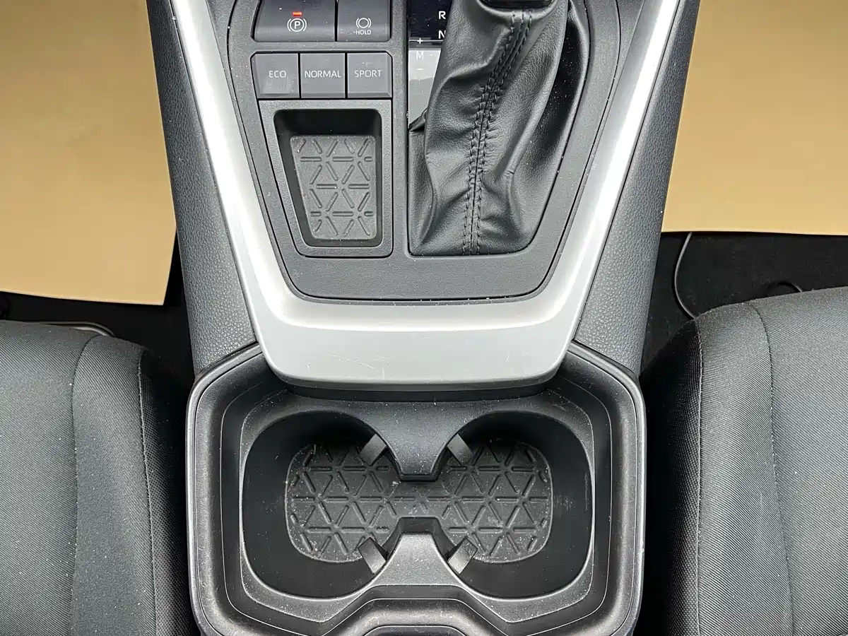 Toyota Wildlander 2024 2.0L CVT FWD Leading Edition фото 22