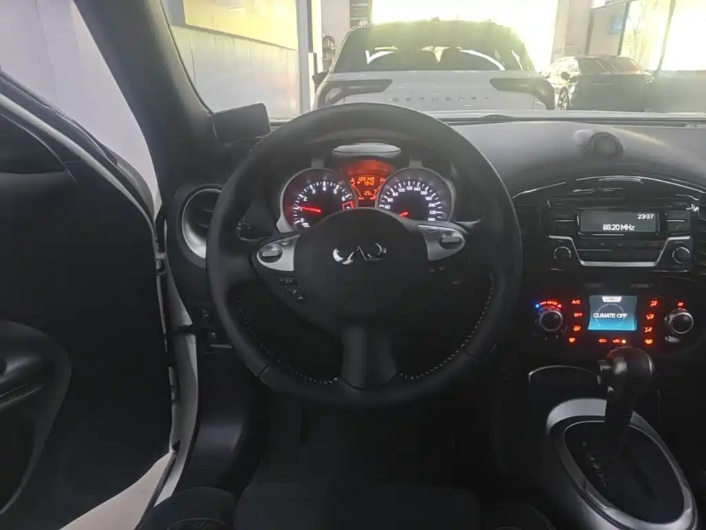 Infiniti ESQ 2017 2014 1.6L Free Edition