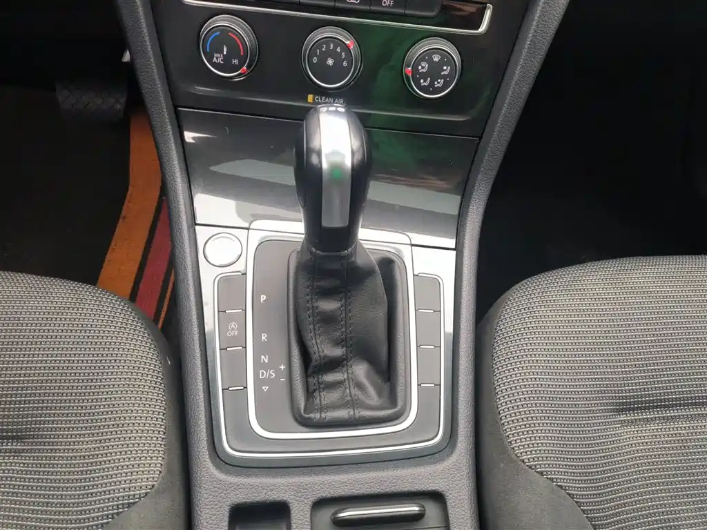 Volkswagen Golf 2020 Beloved Edition 280TSI DSG Comfort фото 14