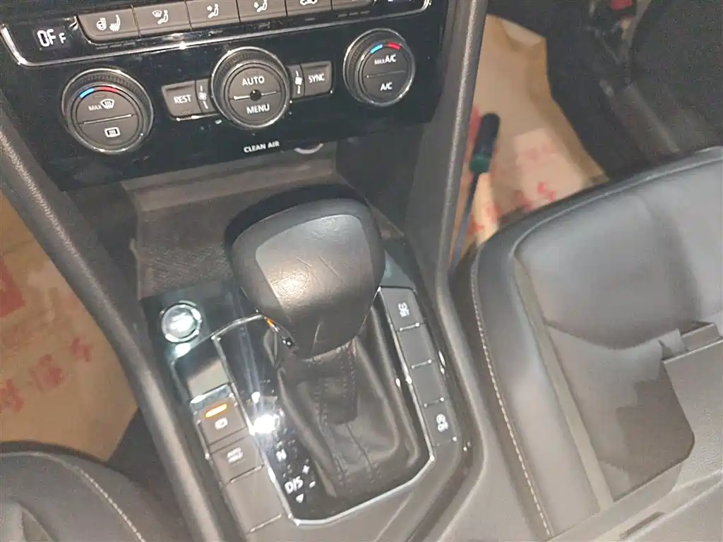 Volkswagen Tiguan L 2018 330TSI Automatic 2WD Luxury Edition фото 14