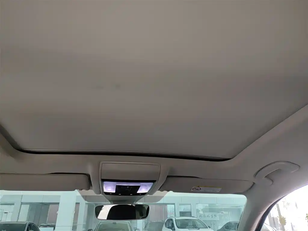 Volkswagen Passat 2022 330TSI Luxury Edition фото 18