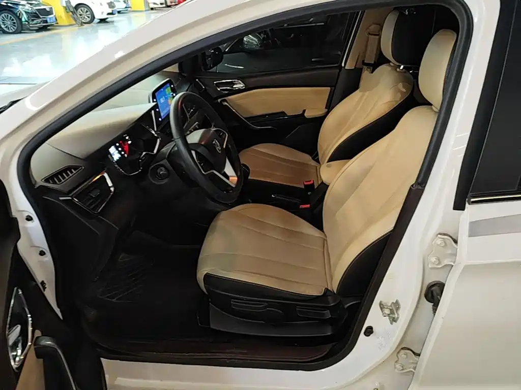 Baojun 310W 2017 2017 1.5L Manual Fashion Edition (China V)