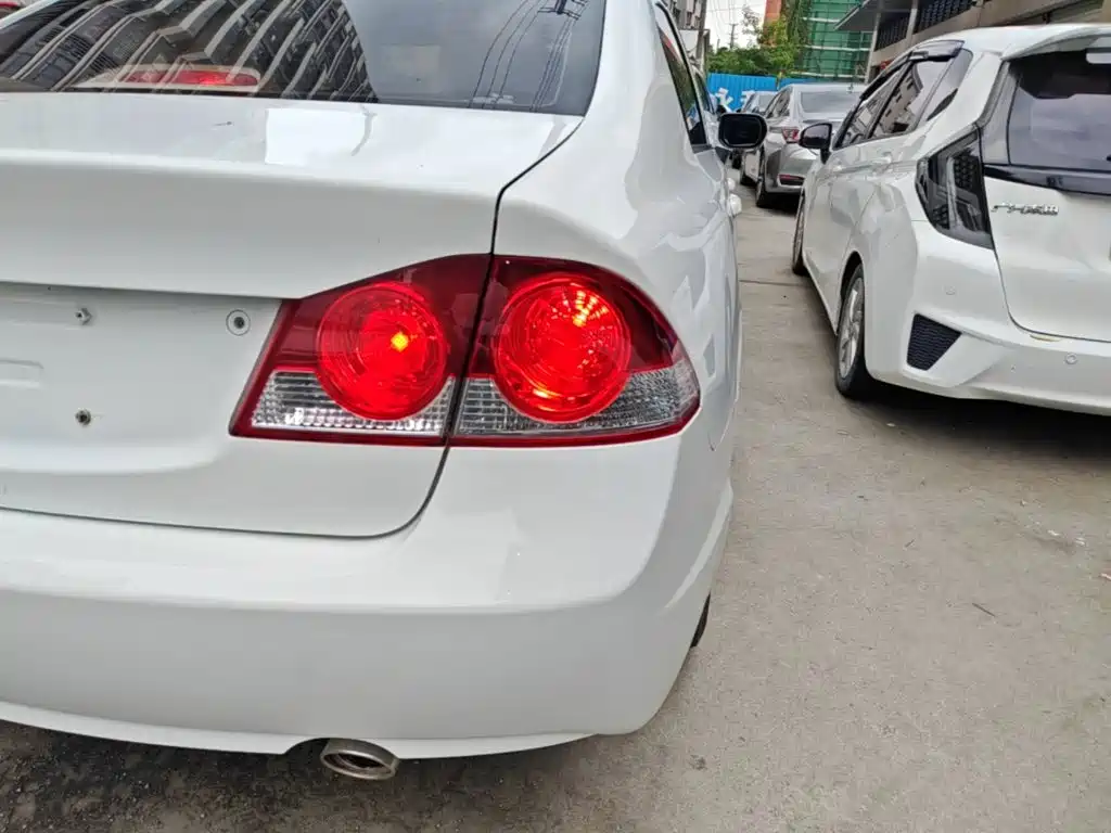 CIIMO CIIMO 2016 2015 1.8L Automatic Comfort Edition