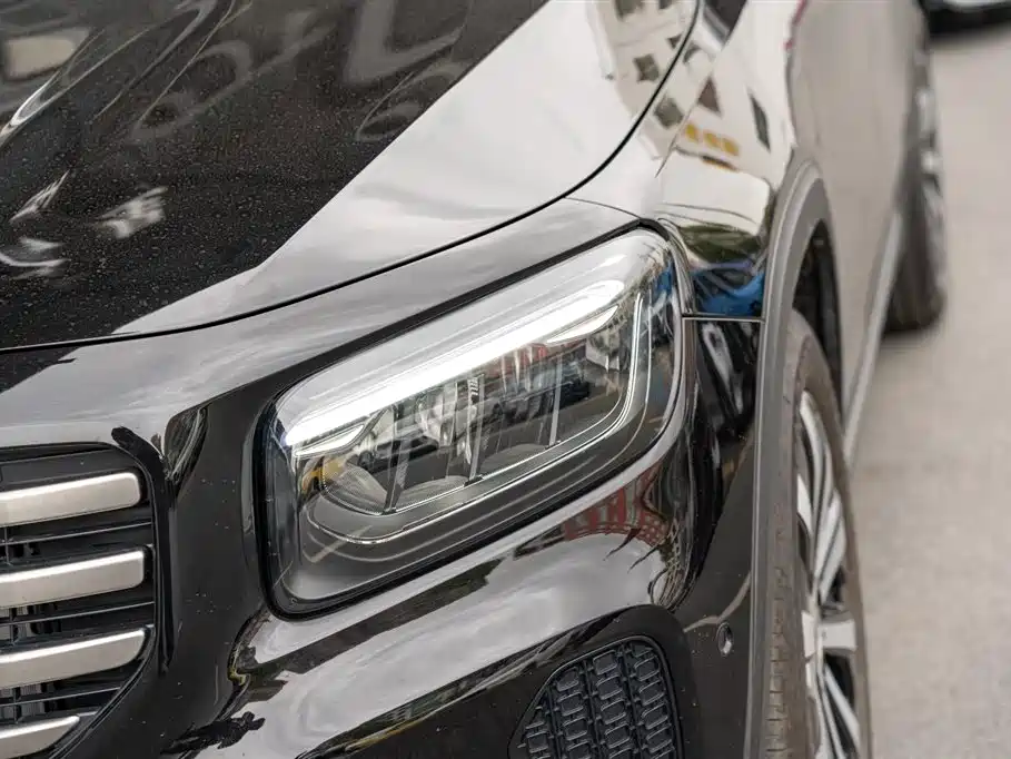 MERCEDES-BENZ GLB