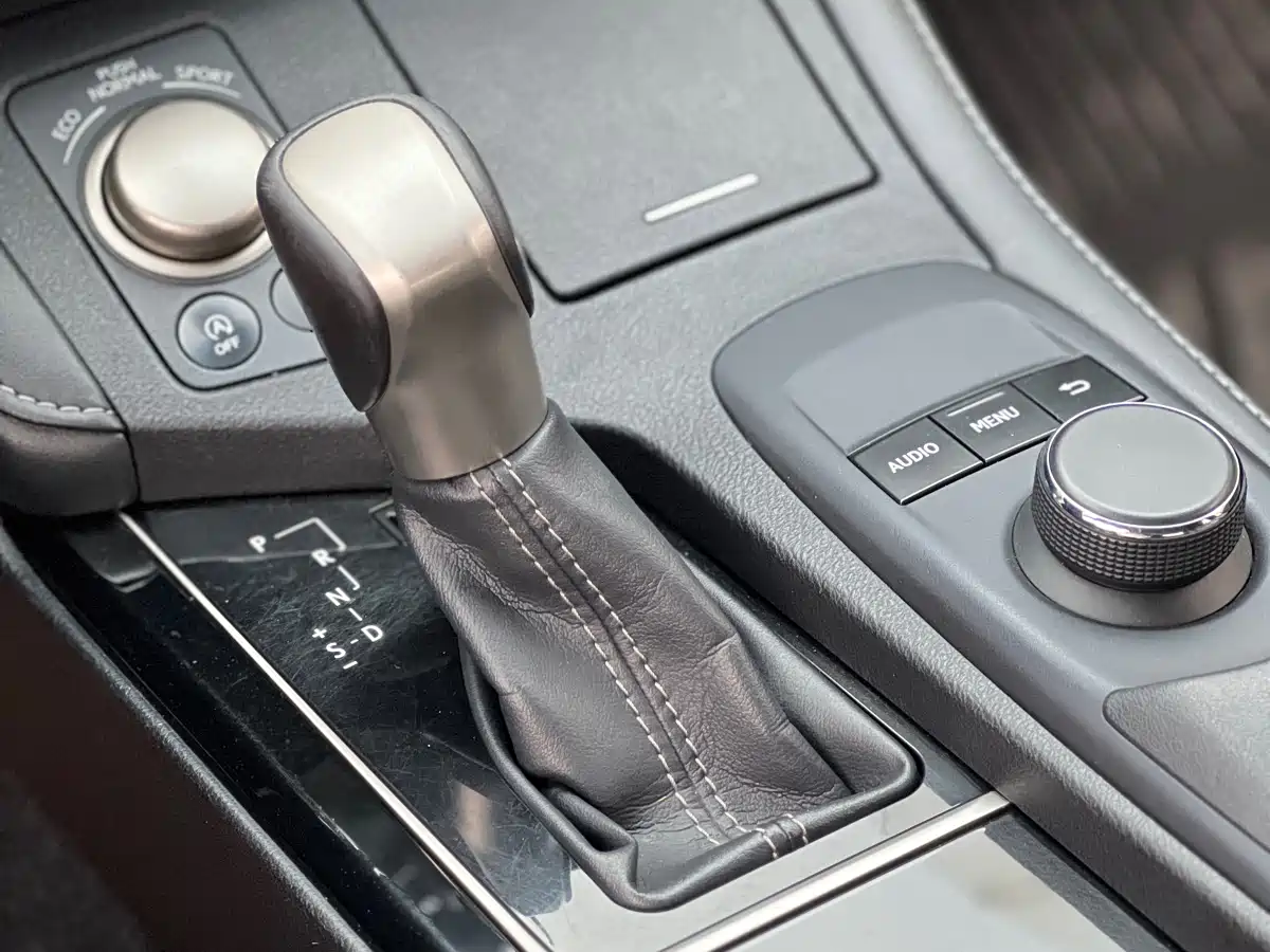 Lexus ES 2015 200 Elite Edition фото 16