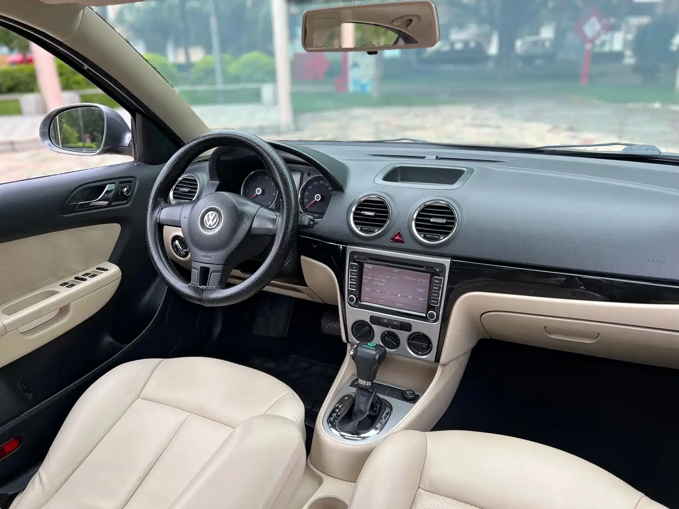 Volkswagen Lavida 2011 1.6L Automatic Pinya Edition фото 6