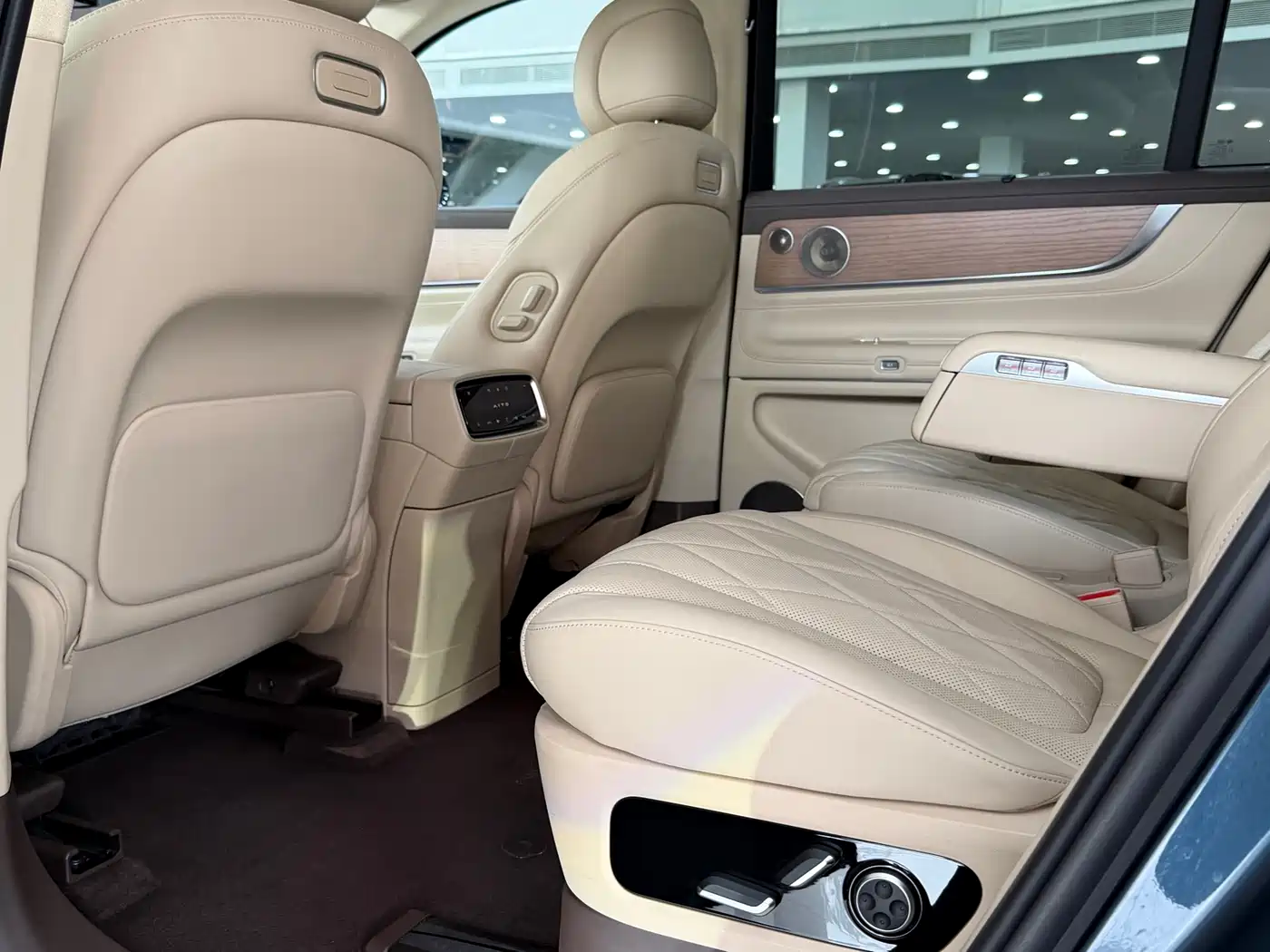 AITO Wenjie AITO M9 2024 Extended Range Ultra 42kWh 6-Seater фото 10