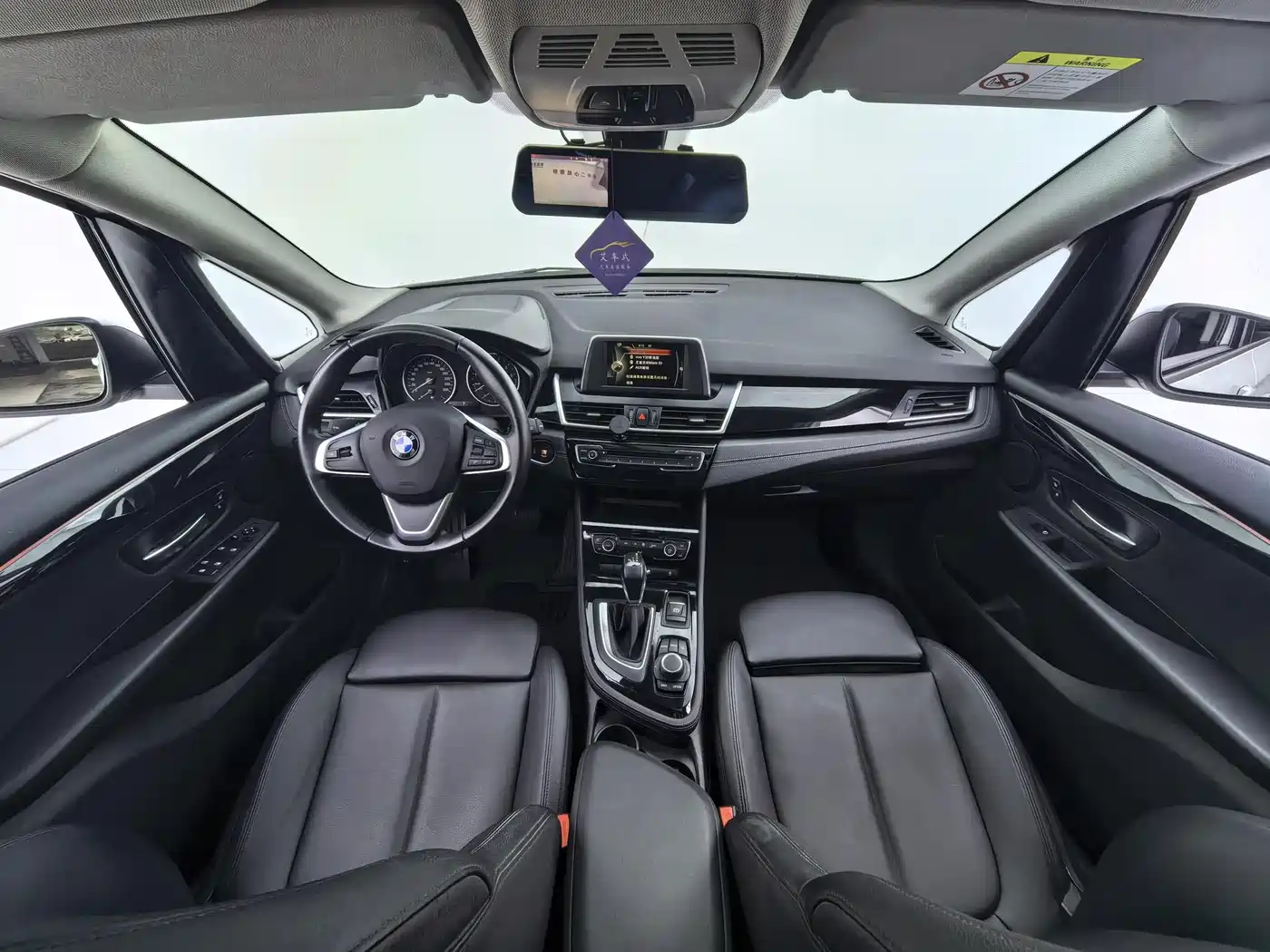 BMW 2 Series Touring 2016 218i Sport Design Package фото 8