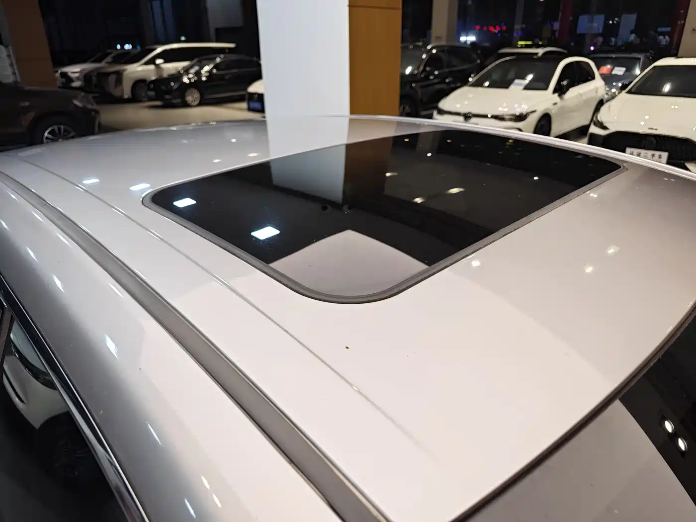 Toyota Avalon 2019 Hybrid 2.5L Luxury Edition China V фото 35