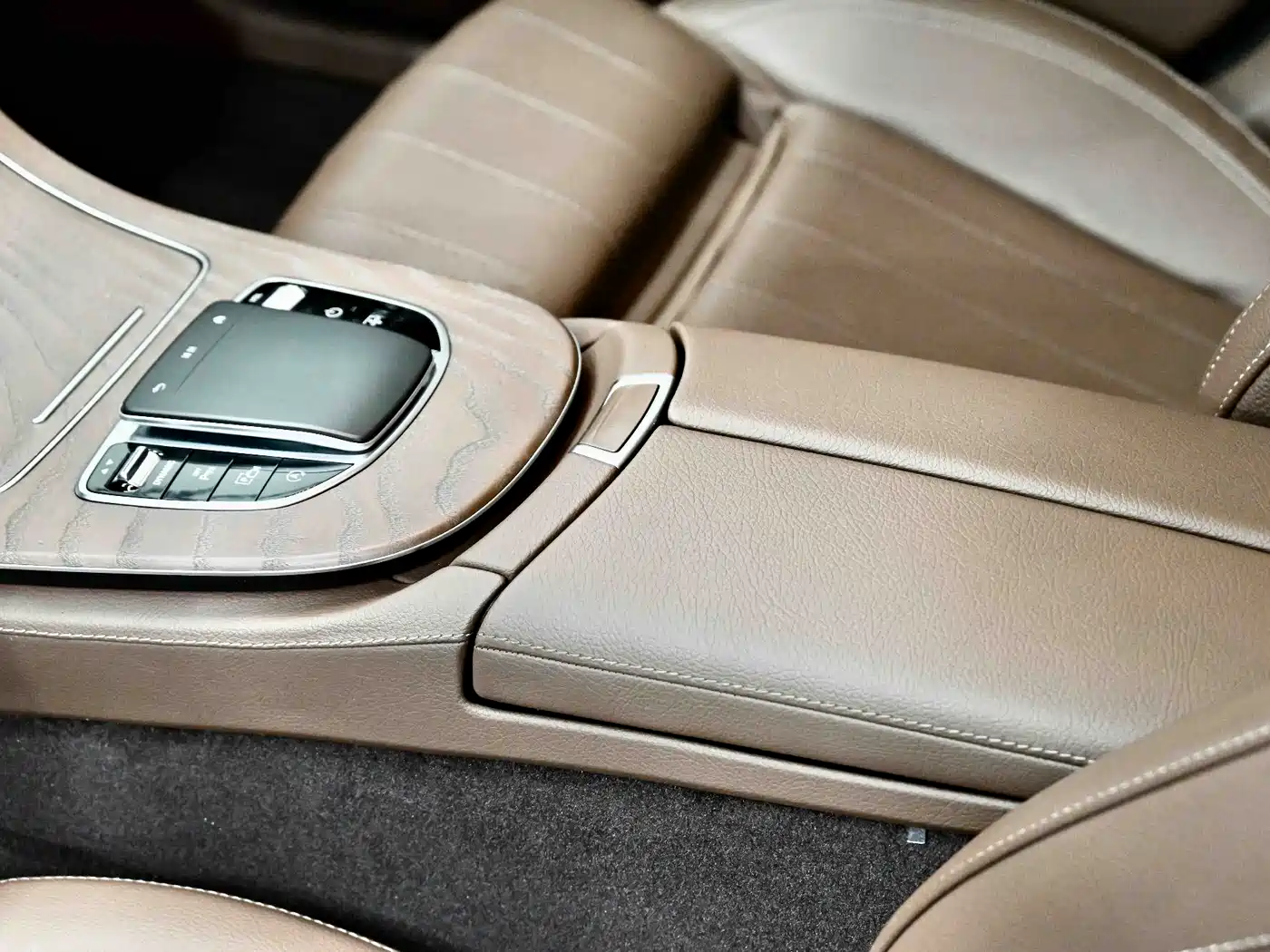 Mercedes-Benz E-Class 2022 E 300 L Luxury фото 28