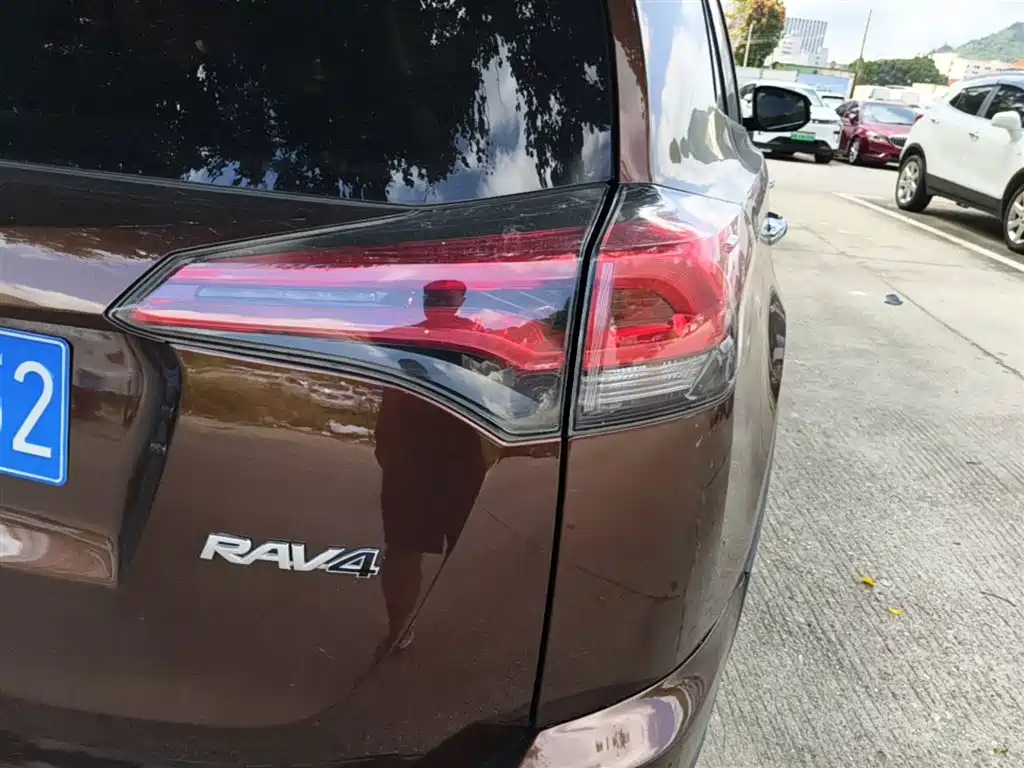 Toyota RAV4 Rongfang 2016 2.0L CVT 2WD Trend (China V) фото 8