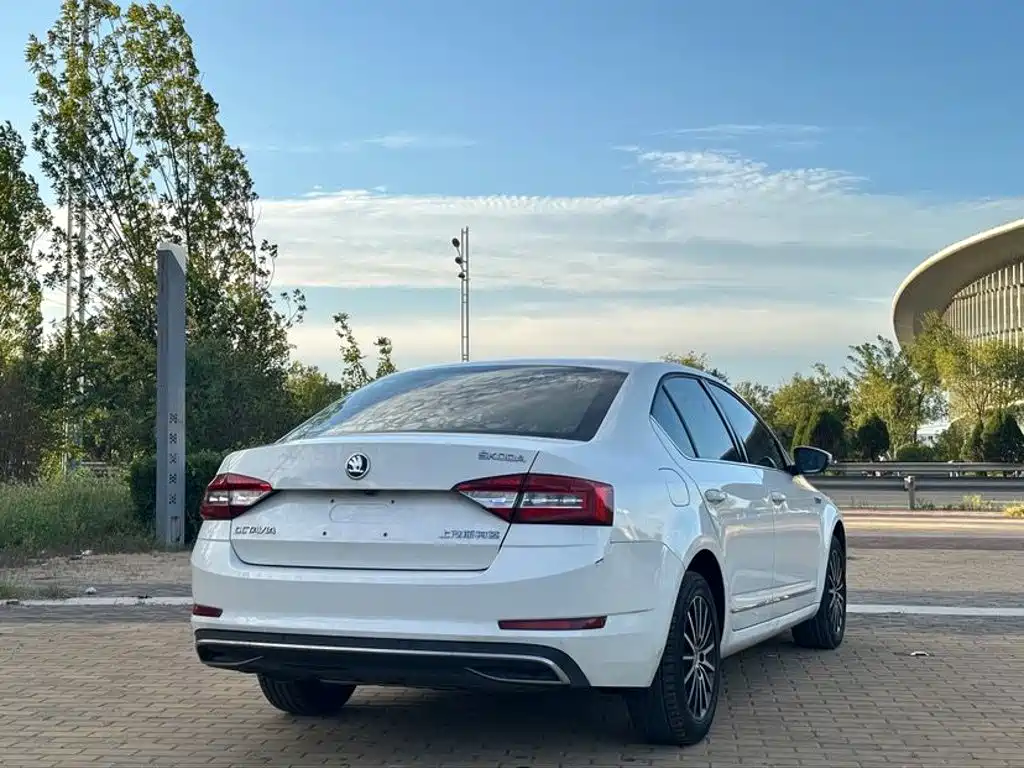 Фото 4 - Škoda Octavia