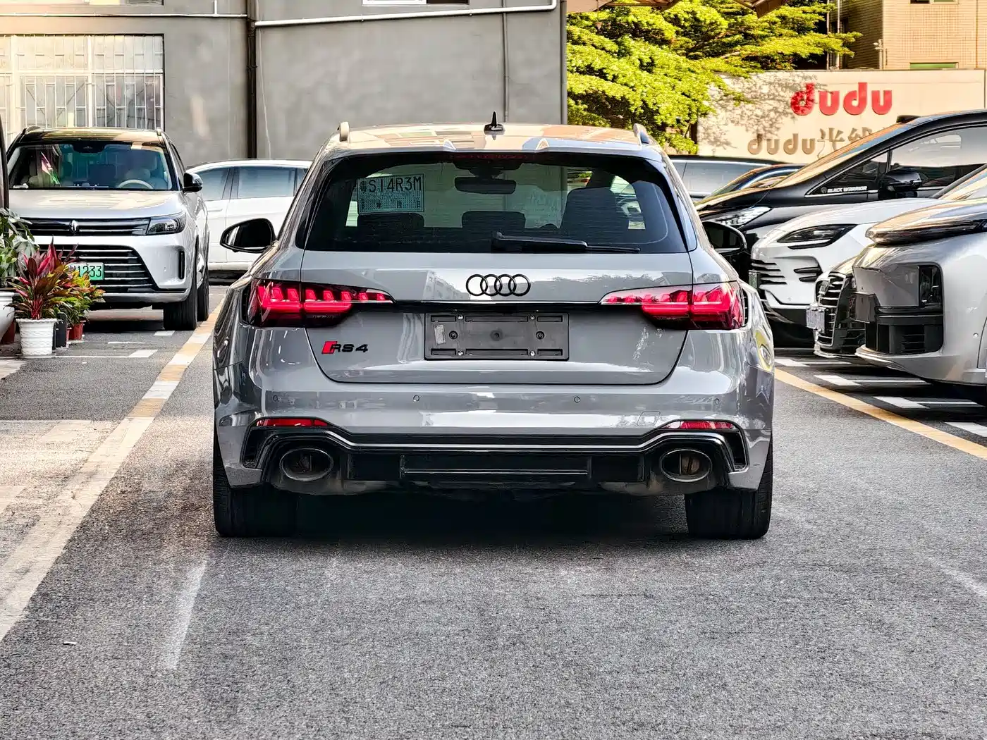 Audi RS 4 2022 RS4 Avant Dark Gold Edition фото 11