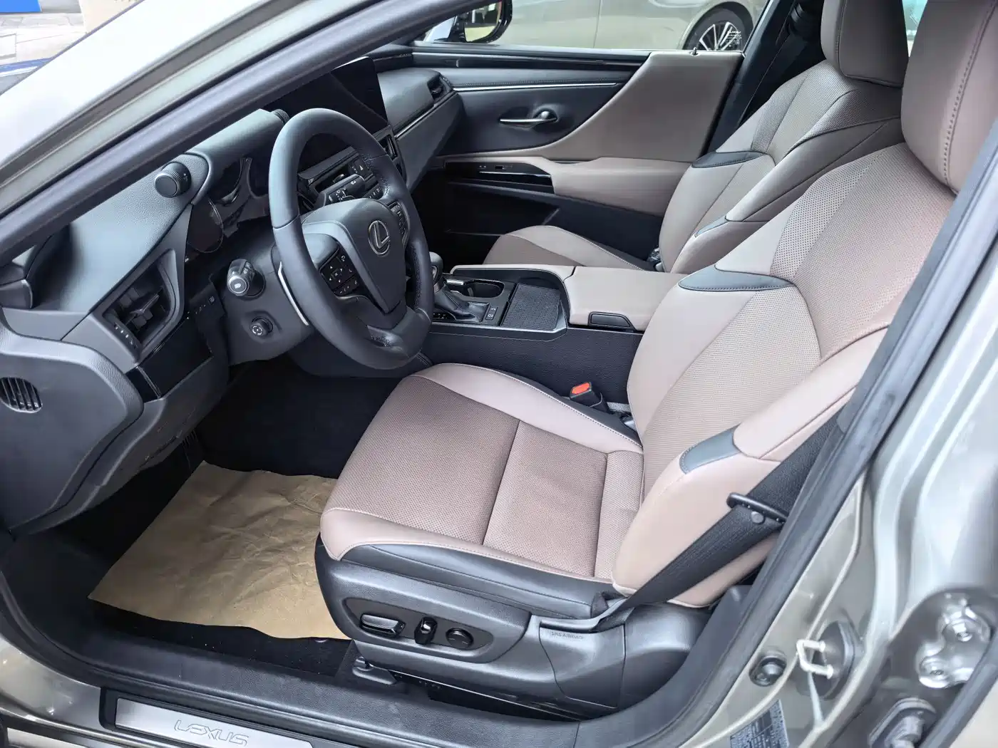Lexus ES 2023 200 Excellence Edition фото 4