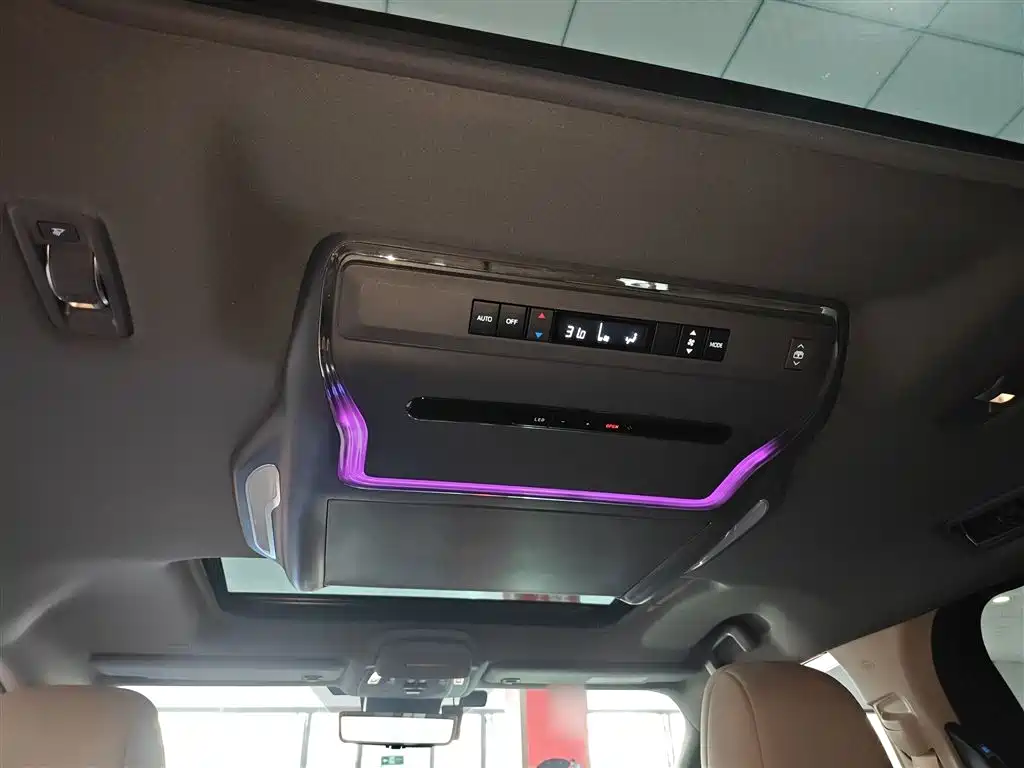 Toyota Granvia 2023 2.5L Hybrid Prestige PLUS Edition фото 18