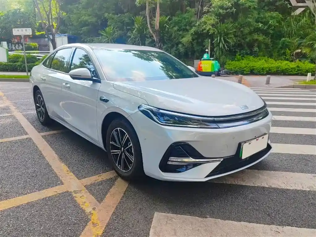 Geely Galaxy Galaxy A7 2025 EM-i 70km Voyage Edition фото 3