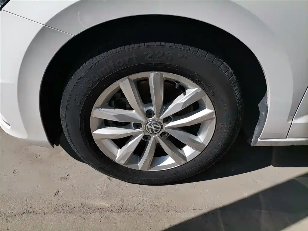 Volkswagen Touran 2018 Touran L 280TSI DSG Comfort 7-seater China V фото 23