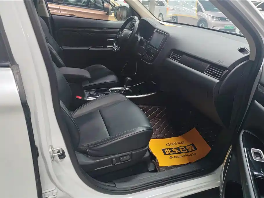 Mitsubishi Outlander 2019 2.0L 2WD Enjoy 5-Seater China VI фото 8