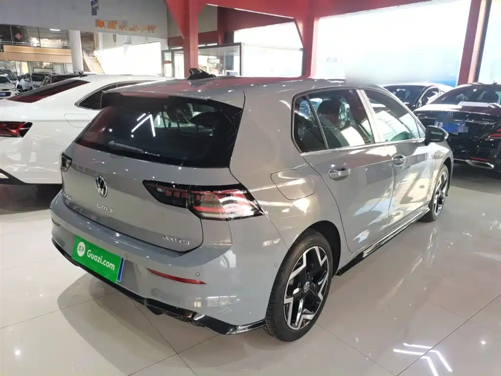 Volkswagen Golf 2025 Facelift 300TSI R-Line фото 6