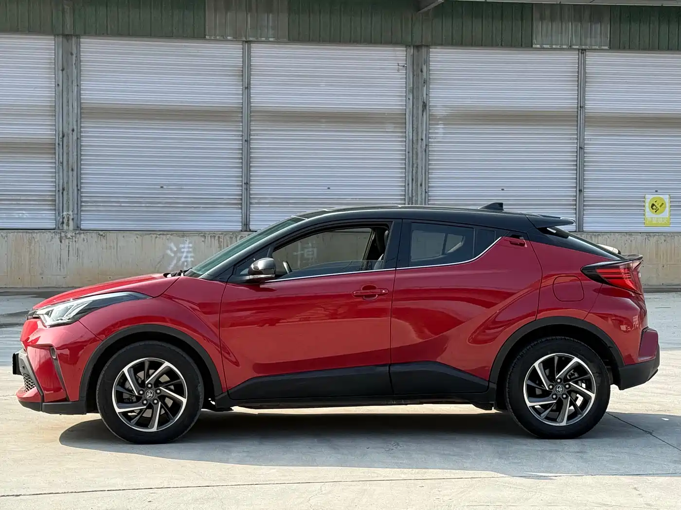 Toyota C-HR 2021 2.0L Luxury Edition фото 4
