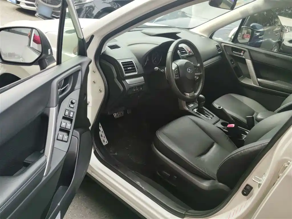 Subaru Forester 2015 2.0i Special Commemorative Edition фото 12