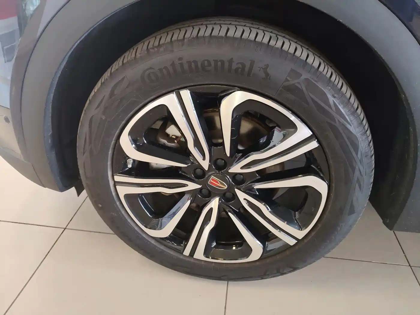 Фото 23 - Hongqi HS7