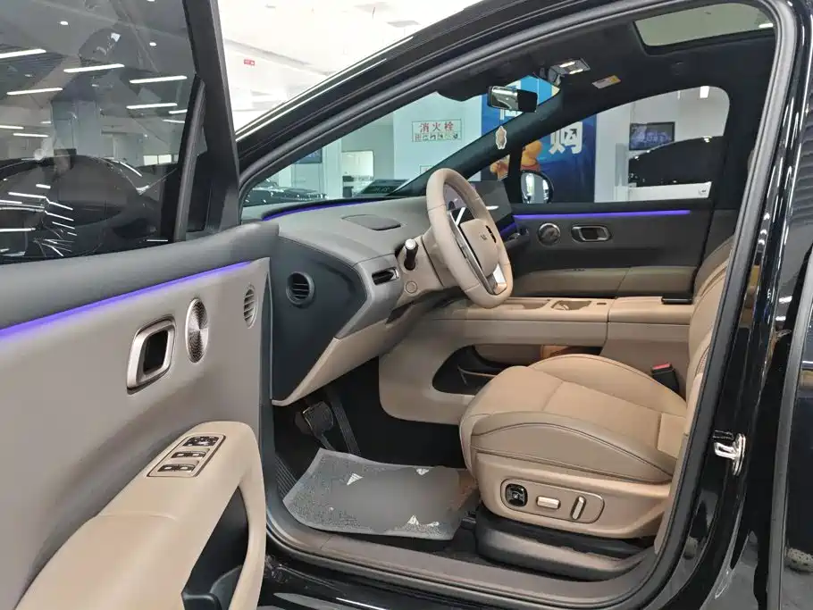 Li Auto i6 2026 2025 2WD Base Model