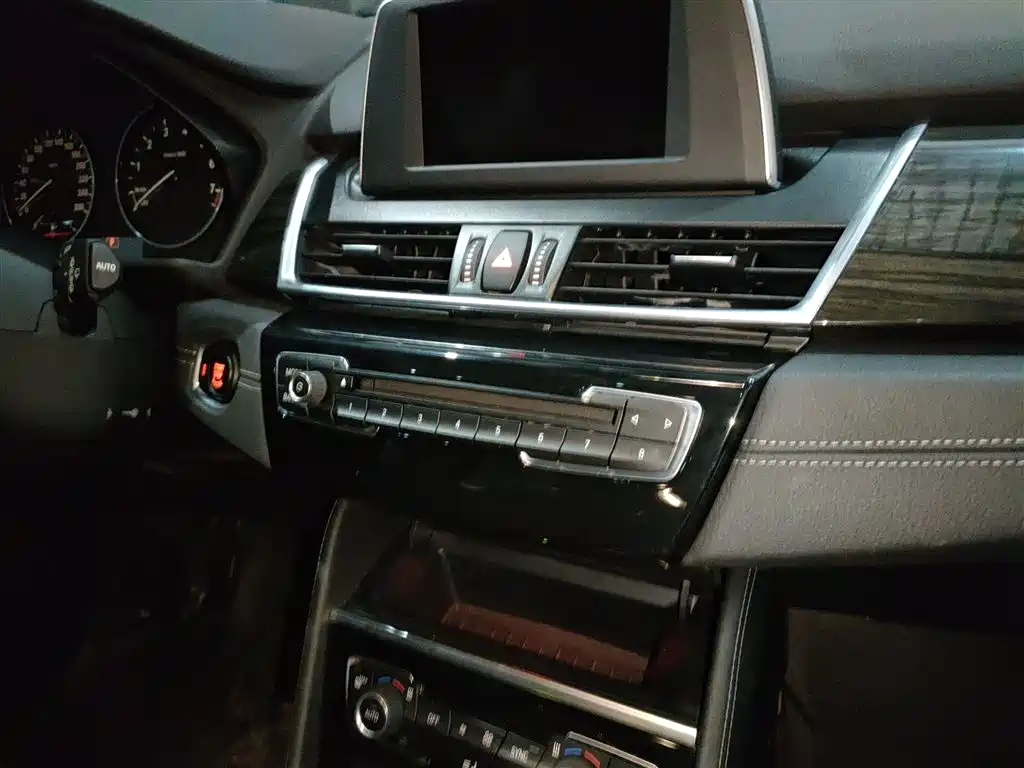 BMW 2 Series Tourer (Import) 2014 220i Luxury Design Package фото 13