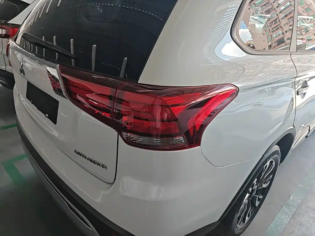 Mitsubishi Outlander 2021 2020 2.0L 2WD Comfort 5-seater
