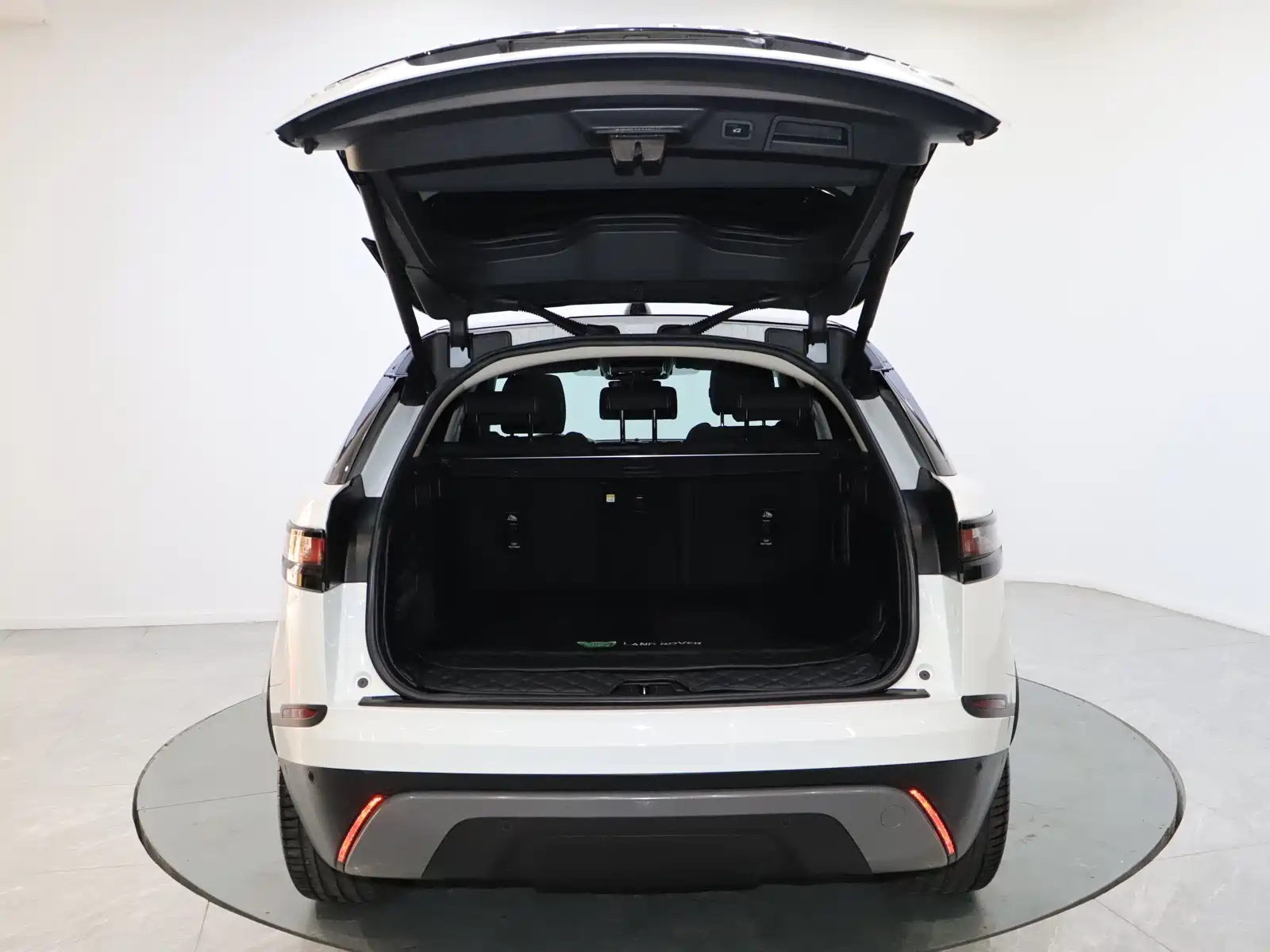 Фото 15 - Land Rover Range Rover Velar