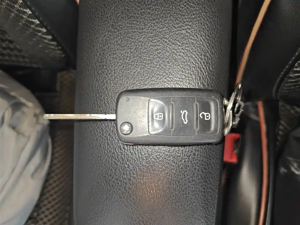 Škoda Skoda Rapid Spaceback 2016 1.6L Manual Pioneer Edition фото 17
