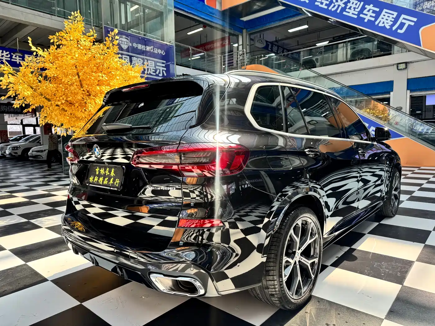 BMW X5 2022 Model xDrive 40Li M Sport Package фото 8
