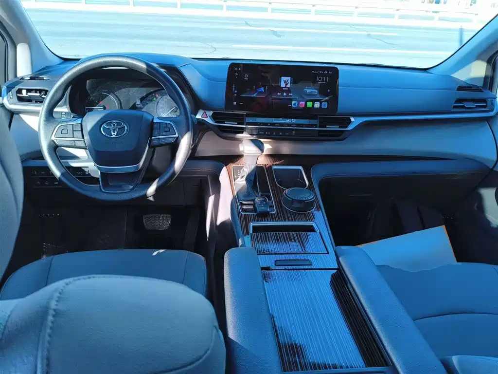 Toyota Granvia 2023 2.5L Hybrid Luxury Edition фото 12
