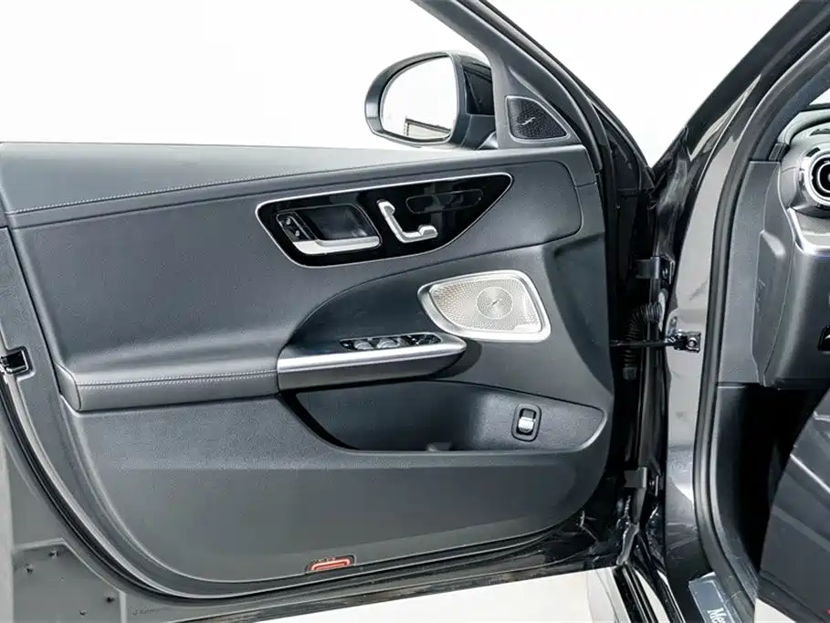 Mercedes-Benz C-Class 2023 Facelift II C 260 L Night Edition фото 16