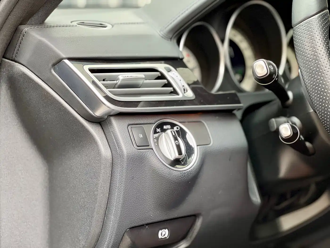 Mercedes-Benz E-Class 2015 E 320 L Sport 4MATIC фото 21