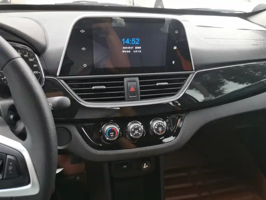 Baojun 310 2016 2016 1.2L Manual Luxury Type