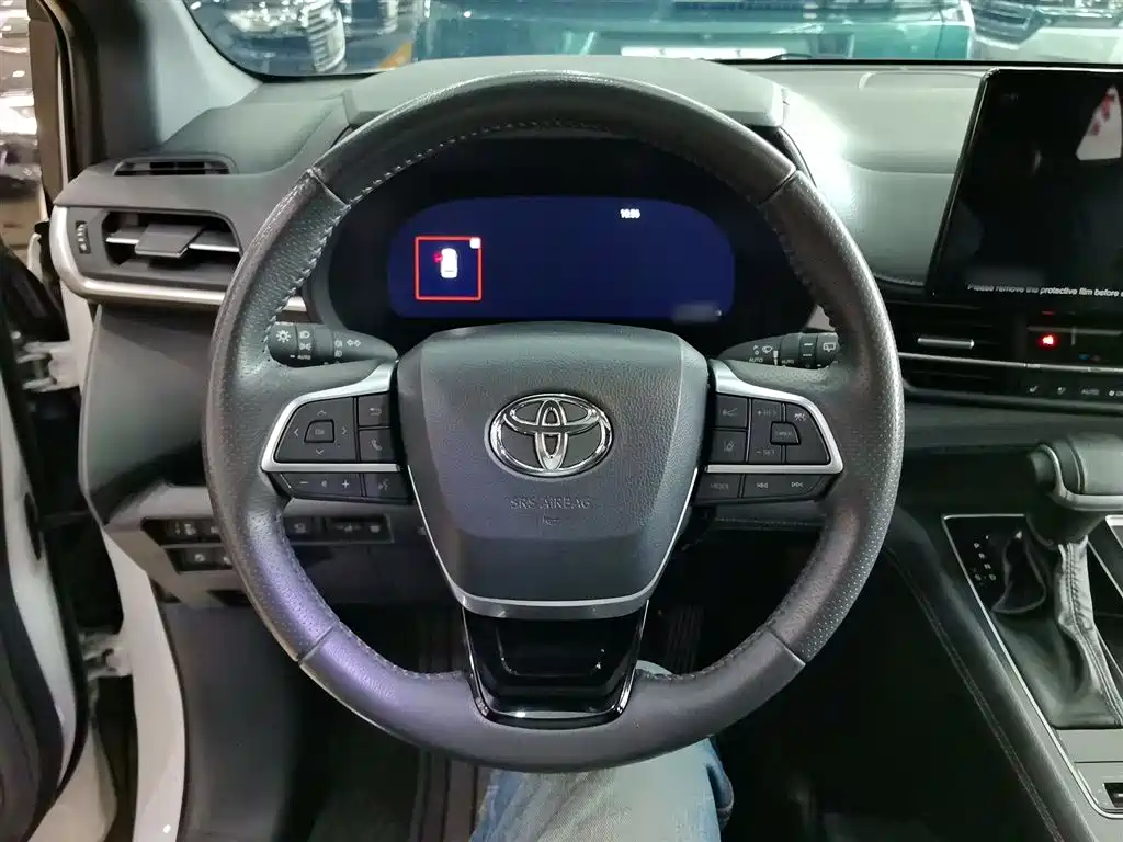 Toyota Sienna 2023 2.5L Hybrid Ultimate Edition фото 3