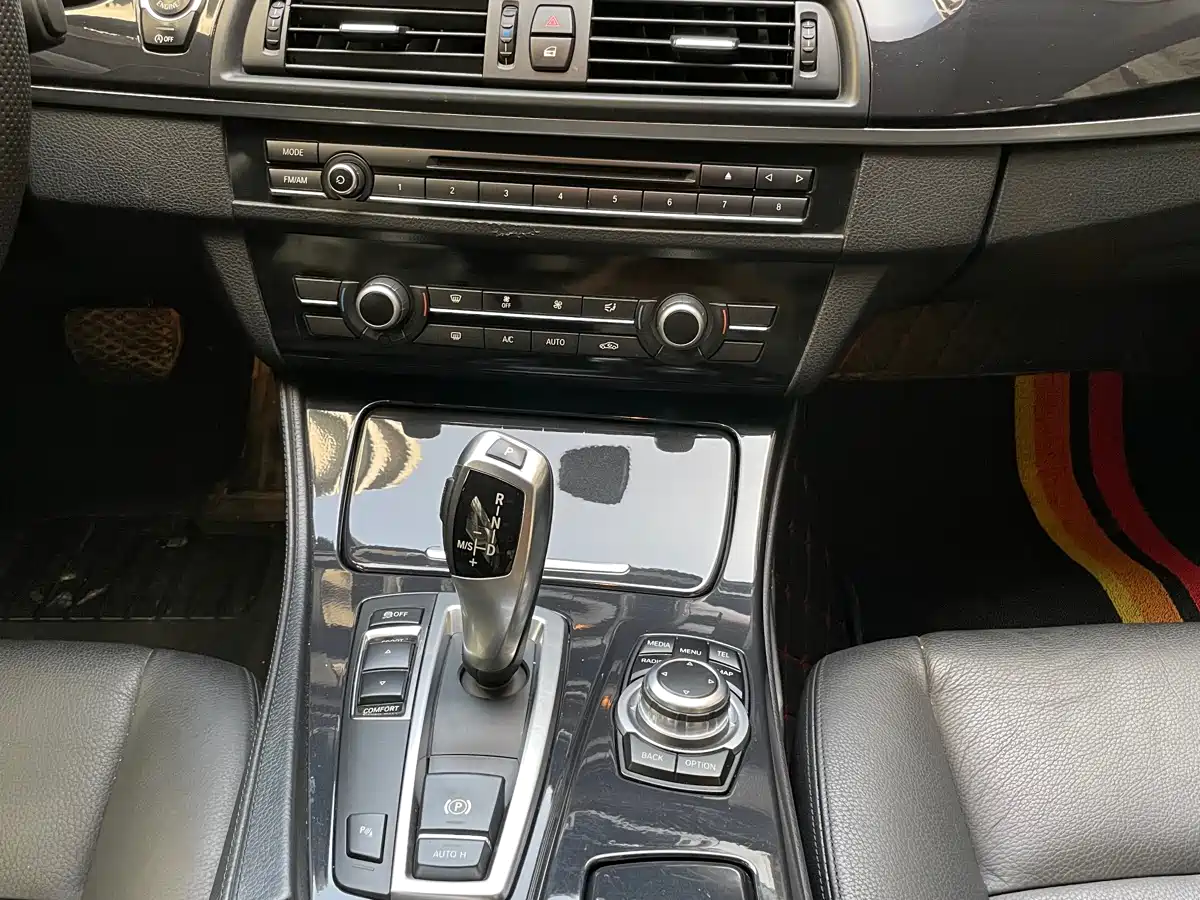 BMW 5 Series 2014 520Li Elegance фото 18